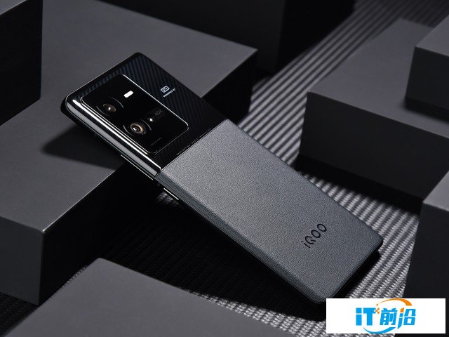 如何在一塊手機的背面，帶來“動”與“靜”的統一 