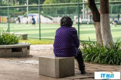 被智能時代遺忘，一群老人的“AI求生